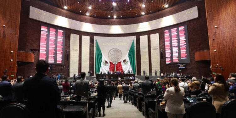 Diputadas y diputados guardan minuto de silencio por  víctimas de Hermosillo