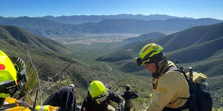 Guardia Estatal rescata a persona lesionada en la Sierra Bustamante