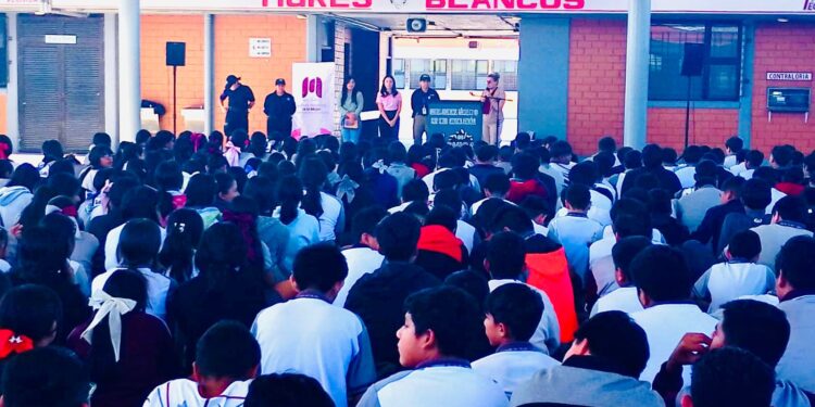 ENSEÑAN A JÓVENES DE LA SEC. 96 SOBRE PREVENCIÓN DE SECUESTRO