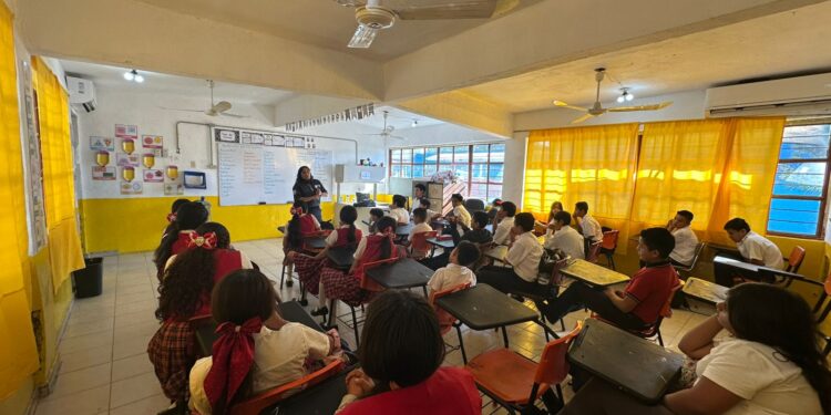 FISCALÍA ORIENTA SOBRE BULLYNG Y PLEITOS A JÓVENES DE REYNOSA