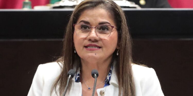 Buscan garantizar tratamiento y suministro de medicamentos a personas diagnosticadas con cáncer