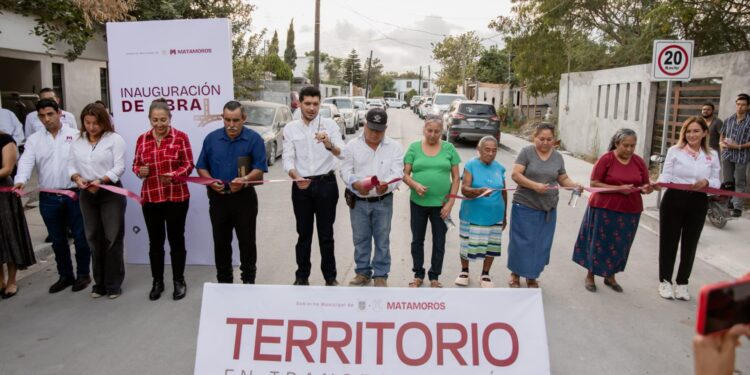 Beto Granados cumple compromisos de pavimentación