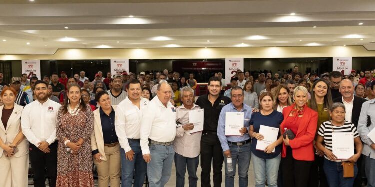 Alcalde Beto Granados presidió evento de cancelación de hipotecas del Infonavit