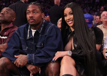 Recibe Cardi B a su cuarto bebé