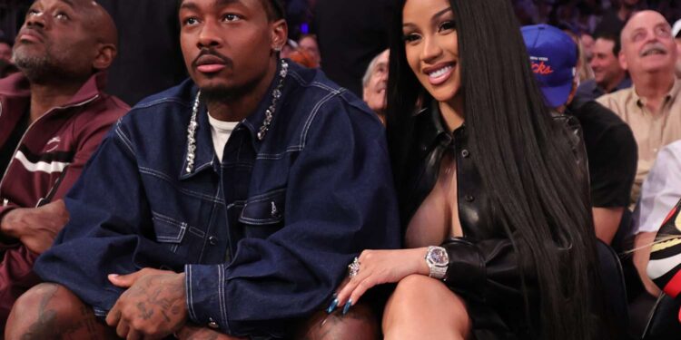 Recibe Cardi B a su cuarto bebé