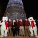 Familias disfrutan con el alcalde Beto Granados el encendido del pino navideño de Coca-Cola