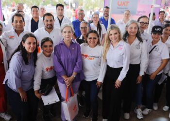 Apapachan Américo y María a las familias de Higuerillas con la Brigada “Transformando Familias”