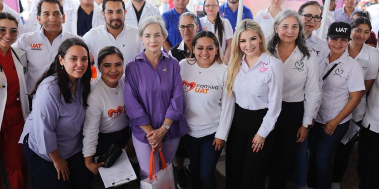 Apapachan Américo y María a las familias de Higuerillas con la Brigada “Transformando Familias”