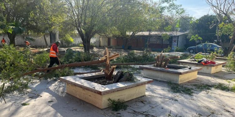 Apoya Gobierno de Reynosa a instituciones educativas con labor de limpieza