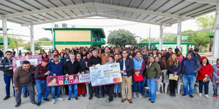 Entregaron Alcalde de Reynosa y Coordinador de Becas las tarjetas Rita Cetina
