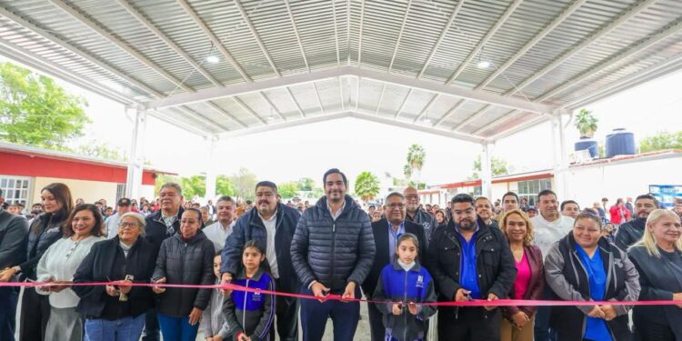 Impulsa Carlos Peña Ortiz a comunidad escolar con más beneficios a la infraestructura