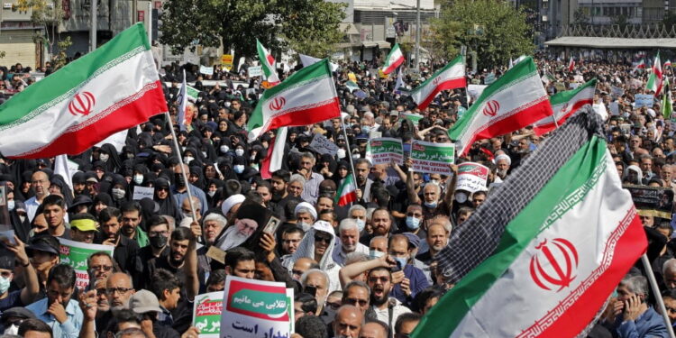 Irán ejecuta a los manifestantes, hacen juicios rápidos