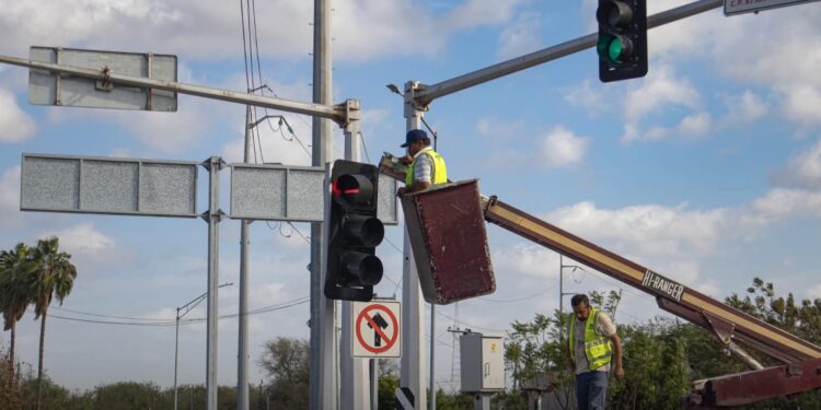Gobierno de Beto Granados trabaja en el mantenimiento y encendido de semáforos