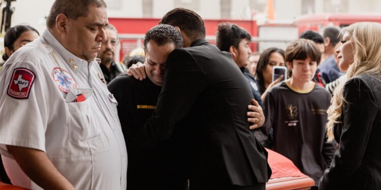 Gobierno de Beto Granados rinde honores y último adiós a bomberos caídos en el cumplimiento de su deber