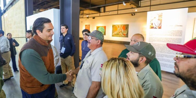 Fortalece Carlos Peña Ortiz a la Dirección de Medio Ambiente con nuevo equipamiento y uniformes