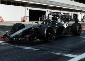 Vuelve Checo Pérez a la pista en pretemporada de F1