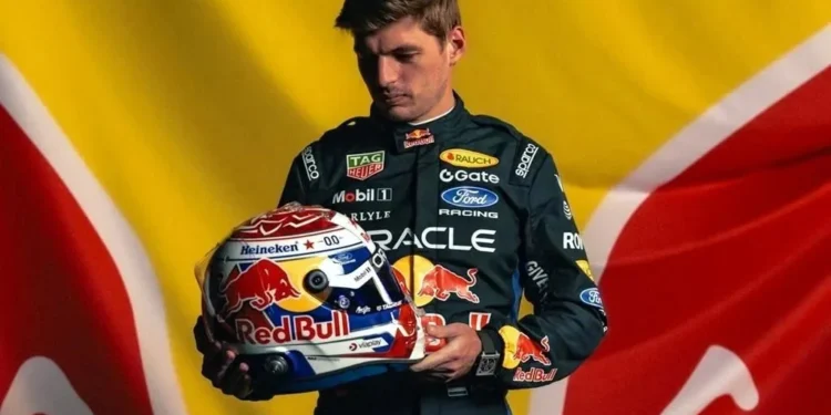Presenta Verstappen su casco para el 2026
