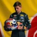 Presenta Verstappen su casco para el 2026