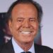 Demandan a Julio Iglesias