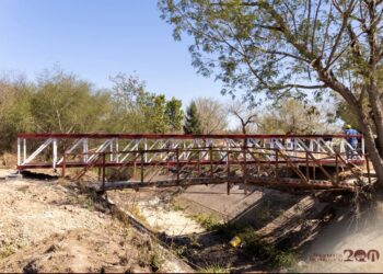 Beto Granados les cumple a estudiantes del ejido Villanueva con puente peatonal