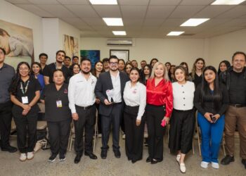 Reconoce DIF Matamoros al Dr. Eduardo Iván Rodriguez Ayala como Guerrero de la Sonrisa