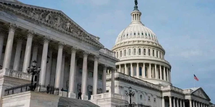 Revocan aranceles de Trump a Canadá