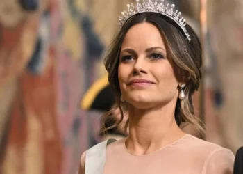 Rompe Princesa Sofía silencio sobre vínculos con Epstein