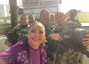 Con el reconocimiento a las mujeres de las Fuerzas Armadas, la Presidenta Claudia Sheinbaum inicia encuentros con quienes tejen la patria.