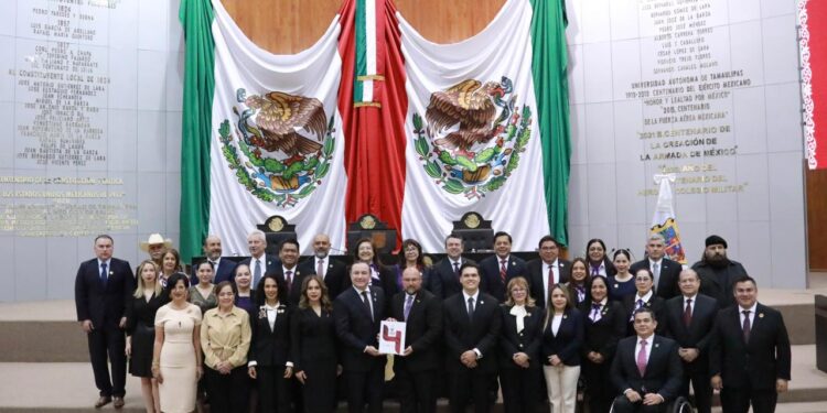 Recibe Legislatura 66 el Cuarto Informe del Gobernador Américo