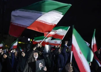 Israel afirma haber matado al comandante naval iraní mientras Trump aumenta la presión sobre Teherán