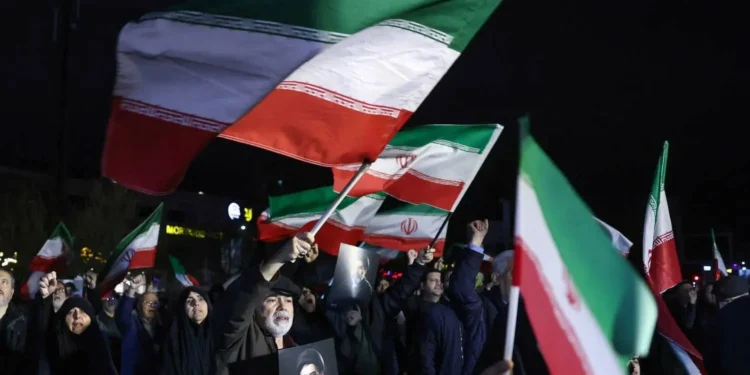 Israel afirma haber matado al comandante naval iraní mientras Trump aumenta la presión sobre Teherán