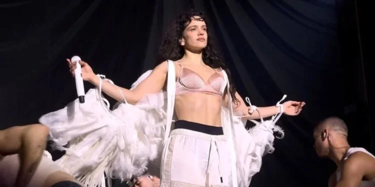 Arranca Rosalía su gira internacional ‘Lux’ en Francia