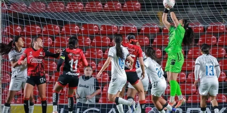 Nalukenge da el triunfo al Atlas femenil