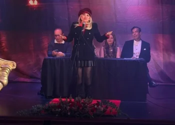 Honran trayectorias de César Bono y Aida Pierce en el teatro