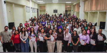 Logística con voz de mujer en la UTM