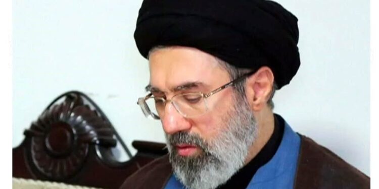 Ormuz deberá permanecer cerrado: líder supremo de Irán