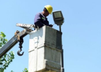 Mejor iluminación para Victoria: continúa renovación de alumbrado público
