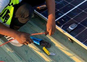 Comercios buscan reducir su consumo eléctrico con paneles solares