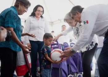 Américo y María de Villarreal llevan atención integral a las familias de Nuevo Morelos