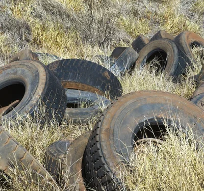 Llantas abandonadas ponen en riesgo a colonia de Reynosa