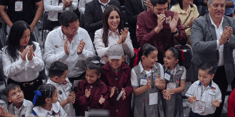 EL FUTURO SE CONSTRUYE CON IDEAS, TALENTO Y PASIÓN POR INNOVAR