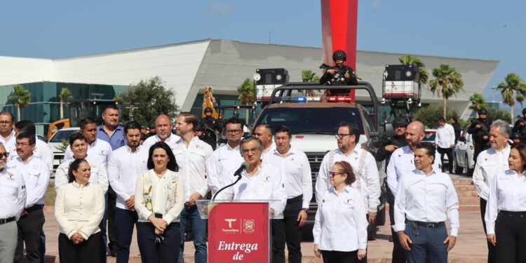 Fortalece Américo Villarreal a la Guardia Estatal con 17 patrullas y dos torres móviles de videovigilancia