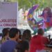 CDMX llena de color Plaza Tlaxcoaque con la exposición “Ajolotes en el Corazón”