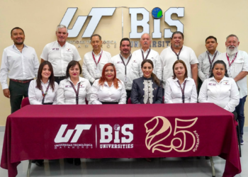 RECONOCEN A DOCENTES Y PERSONAL FUNDADOR EN EL MARCO DEL 25 ANIVERSARIO DE LA UTM