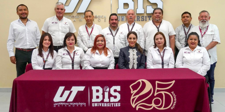 RECONOCEN A DOCENTES Y PERSONAL FUNDADOR EN EL MARCO DEL 25 ANIVERSARIO DE LA UTM