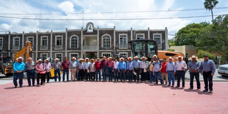 Acuerda Américo programa conjunto para rehabilitar caminos rurales de Jaumave