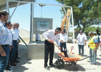 Coloca Américo primera piedra del Museo Interpretativo de la Tortuga Lora en Soto la Marina